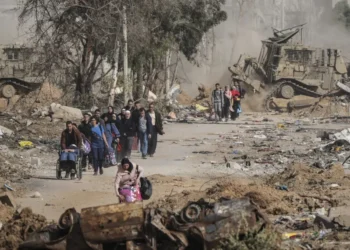 ইসরায়েলি সেনা পিছিয়ে আসতে শুরু করেছে, ধ্বংসস্তূপে ফেরার চেষ্টা গাজার মানুষের