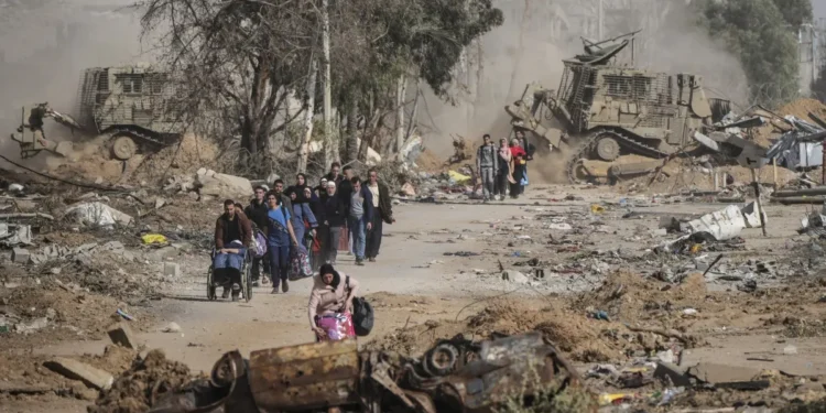 ইসরায়েলি সেনা পিছিয়ে আসতে শুরু করেছে, ধ্বংসস্তূপে ফেরার চেষ্টা গাজার মানুষের