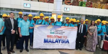 দেশে আটকে পরা কর্মীদের প্রথম ফ্লাইট মালয়েশিয়ায় পৌঁছেছে