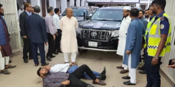 ভোলায় সফররত তিন উপদেষ্টাকে অবরুদ্ধ করে স্থানীয়দের বিক্ষোভ