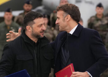 ফ্রান্সের কাছ থেকে ১০০টি রাফাল যুদ্ধবিমান পাচ্ছে ইউক্রেন