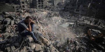 গাজায় ইসরায়েলের হামলা চলছেই, নিহতের সংখ্যা ছাড়াল ৭০ হাজার