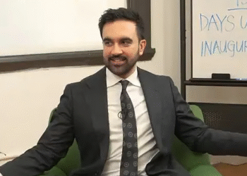 শাহরুখ খানের আইকনিক পোজ দিলেন মামদানি