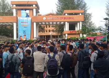 ববি শিক্ষার্থীদের মহাসড়ক অবরোধ, দাবি বিসিএস পরীক্ষার সময় বৃদ্ধি