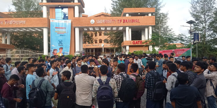 ববি শিক্ষার্থীদের মহাসড়ক অবরোধ, দাবি বিসিএস পরীক্ষার সময় বৃদ্ধি