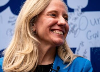 তিন নির্বাচনে ডেমোক্র্যাটদের বিপুল জয়, প্রথম পরীক্ষায় হারলেন ট্রাম্প