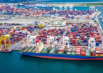 চাটগ্রাম বন্দরের যুগান্তকারী পরিবর্তন: অপেক্ষার প্রহর শেষ, অর্থনীতির নতুন দিগন্ত উন্মোচন!