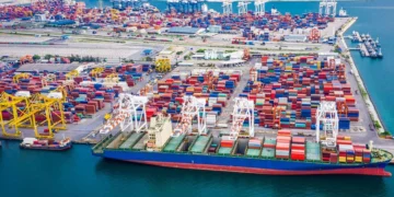 চাটগ্রাম বন্দরের যুগান্তকারী পরিবর্তন: অপেক্ষার প্রহর শেষ, অর্থনীতির নতুন দিগন্ত উন্মোচন!