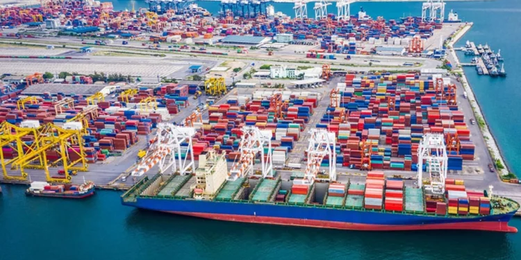 চাটগ্রাম বন্দরের যুগান্তকারী পরিবর্তন: অপেক্ষার প্রহর শেষ, অর্থনীতির নতুন দিগন্ত উন্মোচন!