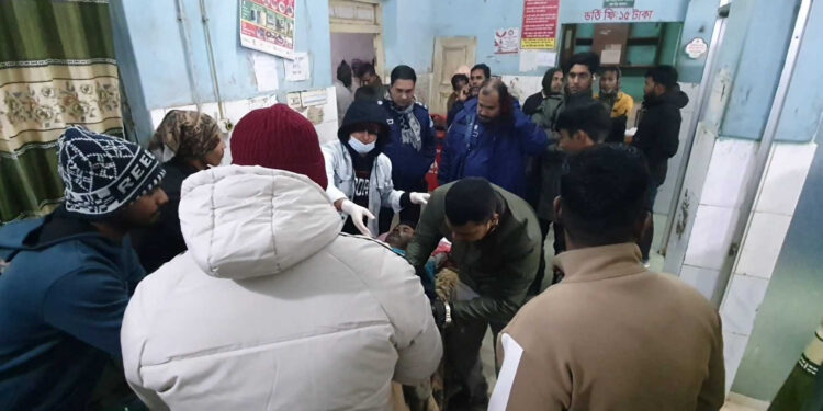 শরীয়তপুরে রাতে বাড়ি ফেরার পথে ব্যবসায়ীকে কুপিয়ে জখম, পেট্রল ঢেলে শরীরে আগুন