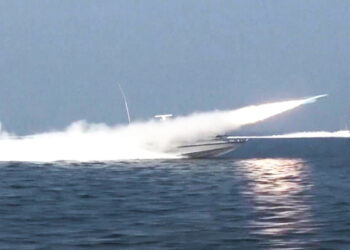 ইরান উন্মোচন করল তাদের গোপন সমুদ্রগর্ভস্থ ক্ষেপণাস্ত্র সুড়ঙ্গ