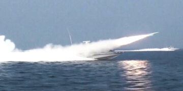 ইরান উন্মোচন করল তাদের গোপন সমুদ্রগর্ভস্থ ক্ষেপণাস্ত্র সুড়ঙ্গ