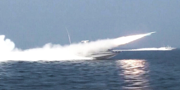 ইরান উন্মোচন করল তাদের গোপন সমুদ্রগর্ভস্থ ক্ষেপণাস্ত্র সুড়ঙ্গ