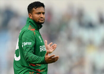 সাকিবকে পাকিস্তান সিরিজে খেলাতে চায় বিসিবি