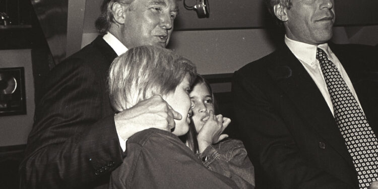 ট্রাম্পের বিরুদ্ধে যৌন নির্যাতনের অভিযোগও অন্তর্ভুক্ত