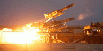 ইসরাইলে নজিরবিহীন ক্লাস্টার ব্যালিস্টিক মিসাইল হামলা চালাল ইরান