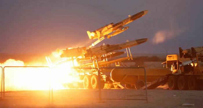 ইসরাইলে নজিরবিহীন ক্লাস্টার ব্যালিস্টিক মিসাইল হামলা চালাল ইরান