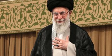 আয়াতুল্লাহ আলী খামেনি কি নবীর বংশধর