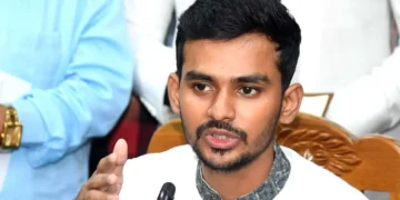 অর্থ কেলেঙ্কারির গুঞ্জন? ব্যাংক স্টেটমেন্ট জনসমক্ষে প্রকাশের প্রস্তুতি আসিফ মাহমুদ–এর