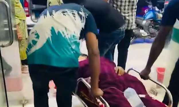 মাদারীপুরে ভুল চিকিৎসার অভিযোগে রোগীর মৃত্যু, হাসপাতাল ভাঙচুর